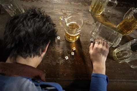 中年男子聚餐喝醉后昏睡中死亡，还有15岁患者酒精中毒！醉酒后这件事会导致死亡… - 周到上海