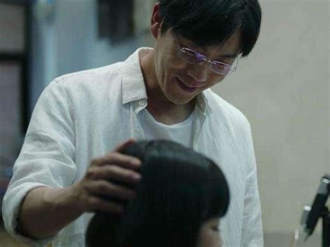 《隐秘的角落》张颂文荣获金扫帚奖最佳男配角，却被叫错名字