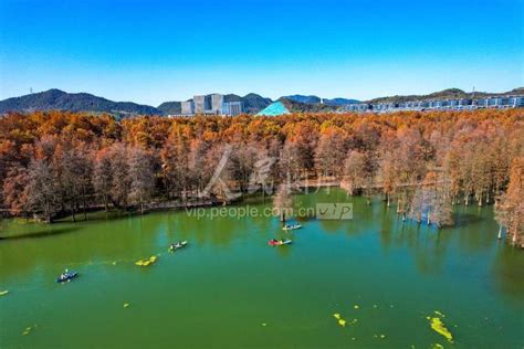 中国首家顶级生态度假村，建造于悬崖边上，有着世外桃源的美景