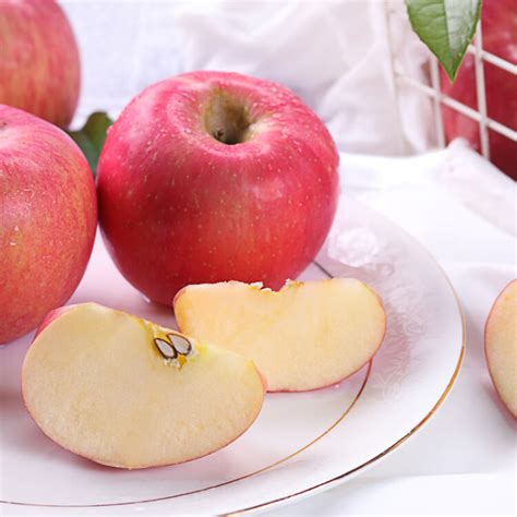 京鲜生 烟台红富士苹果12个礼盒装 净重2.6kg起 单果190-240g 新鲜水果-商品详情-光明菜管家