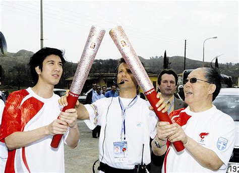 图文：2008北京奥运“圣火”在嘉兴南湖被点燃_新闻中心_新浪网