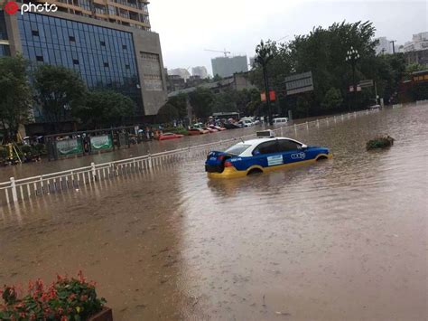 江苏扬州遭遇暴雨袭击 部分路段开启“看海”模式-荔枝网图片