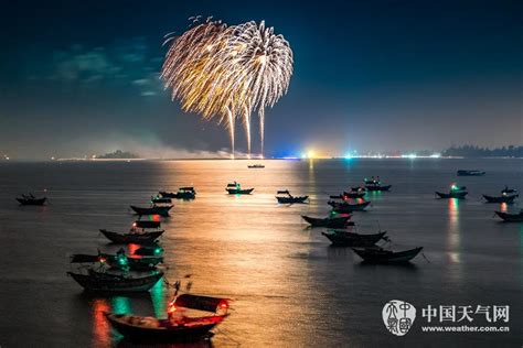 钦州三娘湾升璀璨焰火-广西高清图片-中国天气网