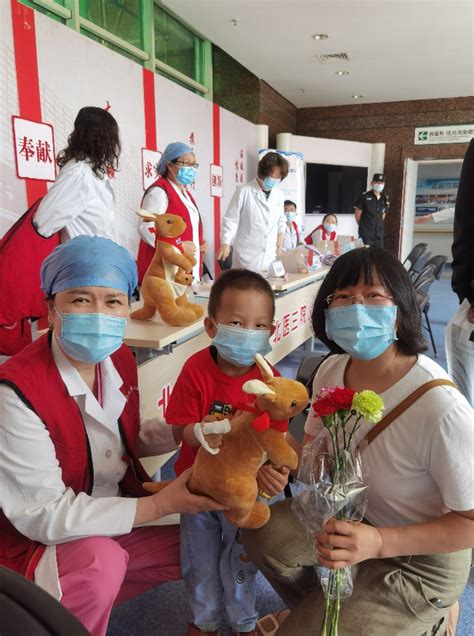 北京儿童医院今起增设统一安检入口，就医请从东门进入_患儿