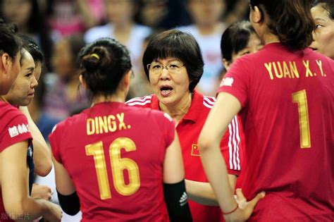国际排联公布大赛名单中国26人入选，郎平复出将任女排主教练