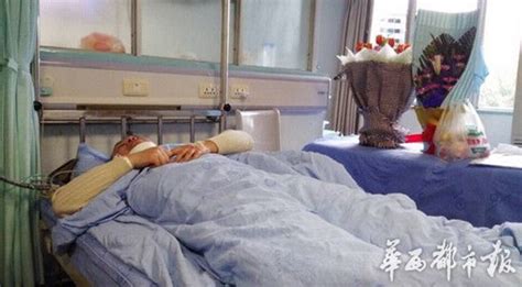 德阳伤医事件视频曝光：患者家属持棍棒追打急救医生 - 四川 - 华西都市网新闻频道