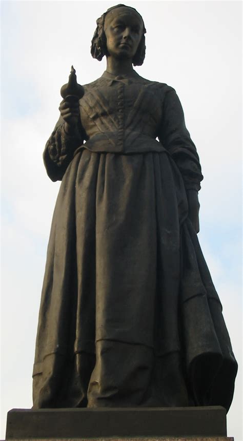 历史上的今天10月21日_1854年英国护士弗罗伦斯·南丁格尔和另外38名护士前往克里米亚战争的野战医院工作。