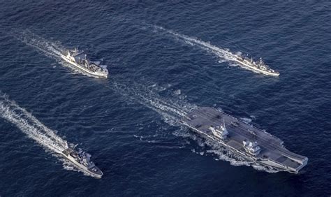 美军3个航母战斗群现身菲律宾海 目的究竟为何？_凤凰网视频_凤凰网