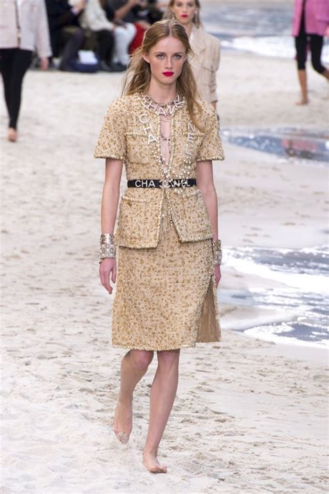 香奈儿 Chanel 2019春夏高级成衣发布秀 - Paris Spring 2019-天天时装-口袋里的时尚指南
