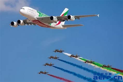 迪拜国际航展 各国上演精彩空中特技_频道_凤凰网