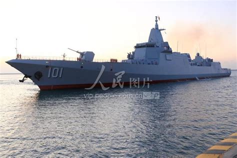 海军055型驱逐舰南昌舰入列-人民图片网