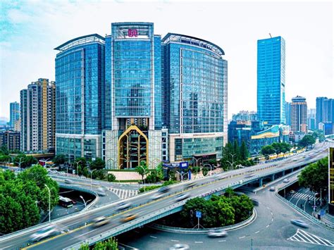 华中第一高楼武汉绿地中心主体结构封顶 刷新武汉天际线-国际在线