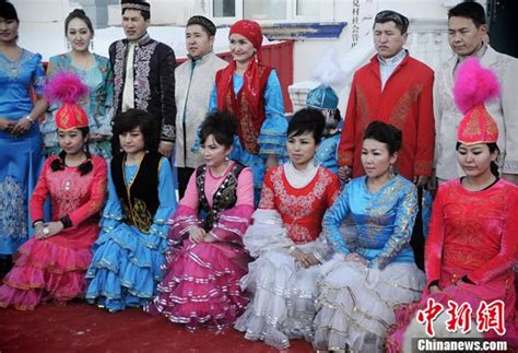 少数民族服饰之维吾尔族服饰_中国制服设计网