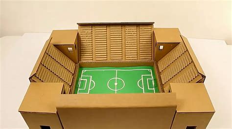 手工制作漂亮的足球场模型，方法很简单，材料就是普通的纸板 ...