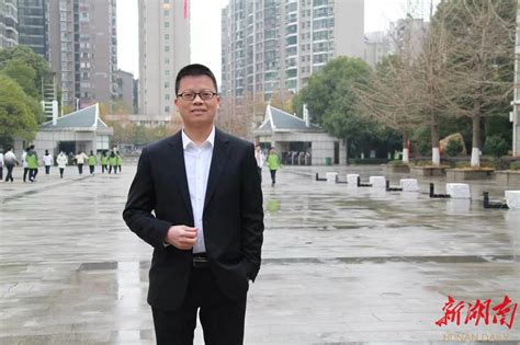 衡阳市第一中学校长王小蒋莅临我校讲学-衡阳师范学院物理与电子工程学院