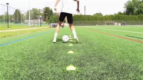 足球训练：32种基本带球绕桩_腾讯视频