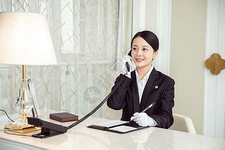 酒店服务贴身管家接待客人高清图片下载-正版图片501420388-摄图网