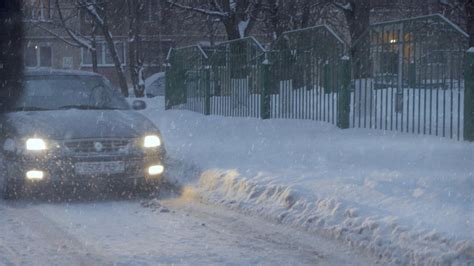 新疆塔城遭遇强降雪 积雪厚厚一层如同棉花糖-天气图集-中国天气网
