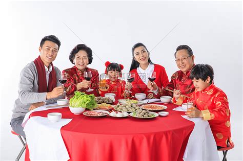 新年一家人在一起团圆聚餐高清图片下载-正版图片500777703-摄图网