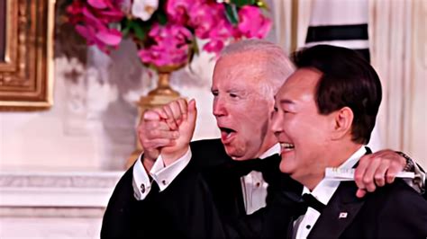 尹锡悦在白宫唱《美国派》，拜登惊讶：我都不知道你会唱歌_腾讯视频
