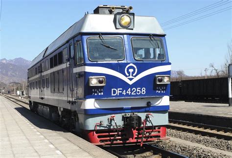 【铁道科普】苏联铁路第二款交—直—交流电传动内燃机车——2TE137型内燃机车 - 知乎