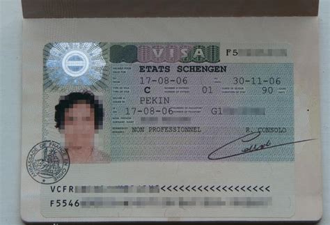 美国签证要带照片跟护照上的一样吗-美国办签证时需要在护照上贴照片吗