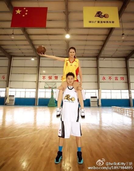 浙江女篮队员与广厦教练完婚 小伙1米95姑娘1米81 - 杭网原创 - 杭州网