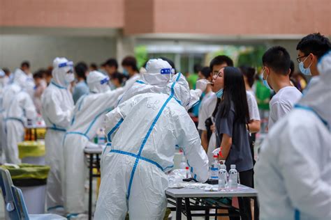 学校组织全体师生进行第二次核酸检测