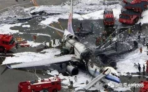 一架货运飞机在秘鲁伊基托斯机场着陆时坠毁折翼 _航空要闻_资讯_航空圈