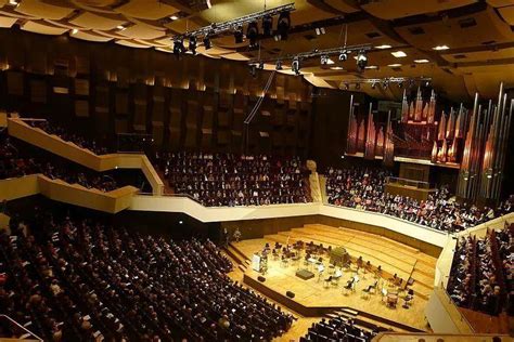 “馄饨皮”有了个新名字：捷豹上海交响音乐厅_中国