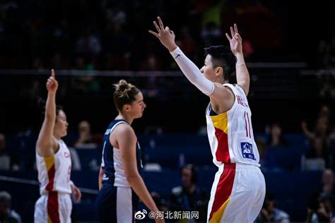 中国女篮太牛了，顶住了对手的反扑，85-71战胜法国女篮……__财经头条