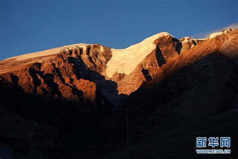 西藏阿里拉果错：高原盐湖美景如画