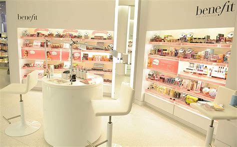 郑州化妆品店装修设计-要给顾客一种美的享受_
