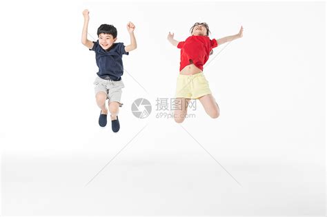 运动儿童开心跳跃高清图片下载-正版图片501283761-摄图网