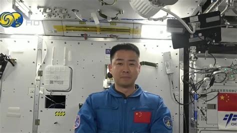 陈冬在太空给香港学生回信，分享自己重返教室和在航天训练中的艰辛与收获_凤凰网视频_凤凰网