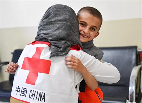 市红十字会志愿者参加无偿献血宣传月活动 - 东台市红十字会