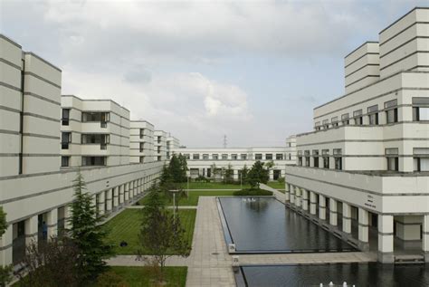融入风水阴阳平衡理念的中欧国际工商学院校园建筑-市场观察-雅昌艺术市场监测中心