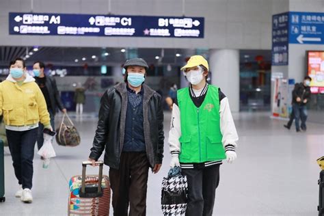 南京：铁路迎来“五一”假期客流高峰-人民图片网