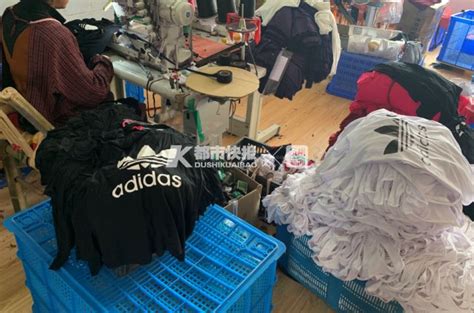 浦东警方破获一起假冒商标商品案：“夫妻老婆店”专卖假冒名牌服装 - 周到上海