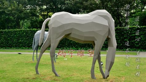 白马雕塑，公园玻璃钢动物雕塑