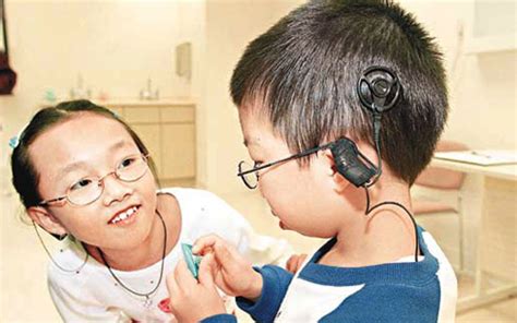 父母给耳蜗宝宝挖坑误导,你有吗？ - 中国助听器行业网