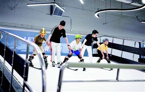 十一“打飞的”开板，“室内滑雪”暑期蹿红，后冬奥时代冰雪产业浮现|界面新闻 · JMedia