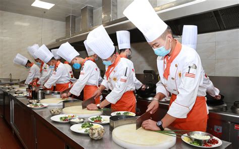 饮食服务中心开展第二期暑期厨师技能培训