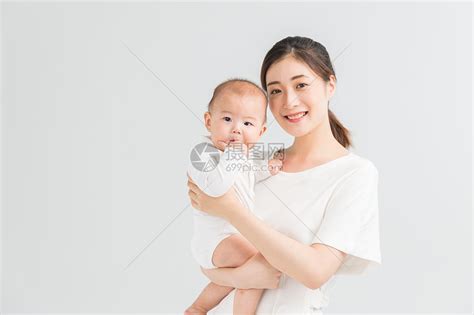 母婴妈妈抱着宝宝高清图片下载-正版图片500962168-摄图网