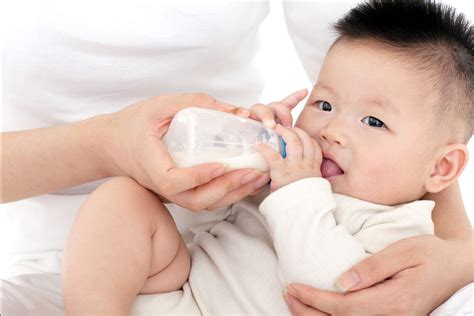 婴儿吃奶间隔时间标准（婴儿吃奶时间延长）-幼儿百科-魔术铺