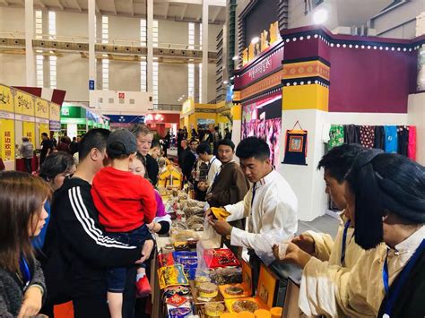 【新时代·幸福美丽新边疆】麦片、挂面、烘焙：西藏青稞新吃法 还能助力脱贫 - 看点 - 华声在线