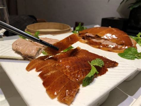 北京烤鸭_北京烤鸭的做法 - 北京小吃特产 - 香哈网
