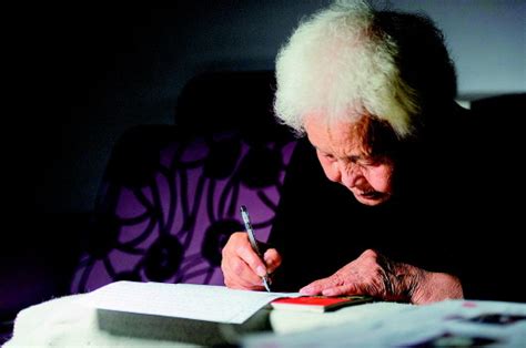 “传奇奶奶”姜淑梅：从“文盲”到“网红作家” -盐城新闻网