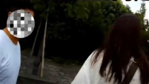 因车速吵架，女子在高速上被男友赶下车_凤凰网视频_凤凰网