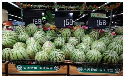 日本西瓜上万块，韩国西瓜切开卖，看了中国的西瓜：想出生在中国
